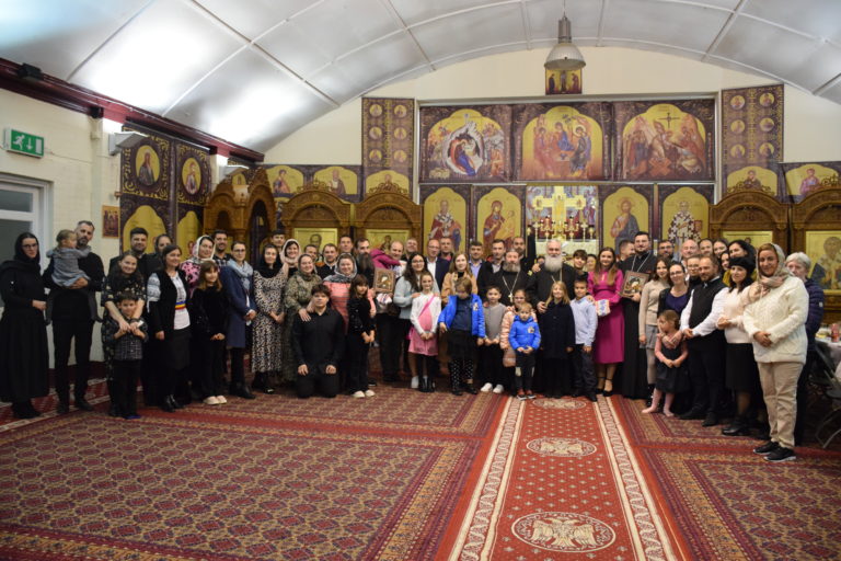 Sunt și rămân român, cred, simt și trăiesc românește, Parohia „Sfântul Ierarh Leontie de la Rădăuți” Biserica Sfântul Matthias, Colindale, Londra, Anglia.