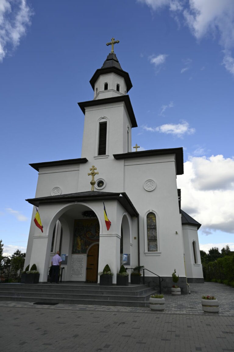 Paraclisul Maicii Domnului, Parohia „Adormirea Maicii Domnului” Cartierul Mănăștur, Cluj-Napoca 