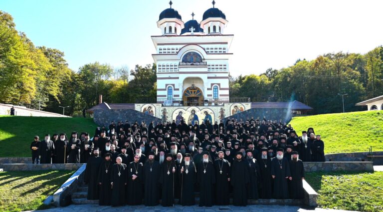 Sinaxa Monahala, Arhiepiscopia Vadului, Feleacului si Clujului, Manastirea ”Acoperamantul Maicii Domnului” Floresti, Cluj