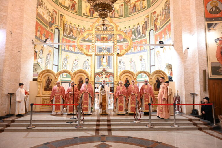 Sfântul Apostol Andrei cel întâi chemat, Ocrotitorul României, Sfânta liturghie și tunderea în monahism a părintelui Andrei, Mânăstirea Nicula, Cluj