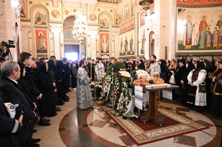 Dumnezeiasca liturghie si Omagiu Parintelui Arhim. Nicolae Moldovan, Staretul Manastiirii Nicula, Cluj