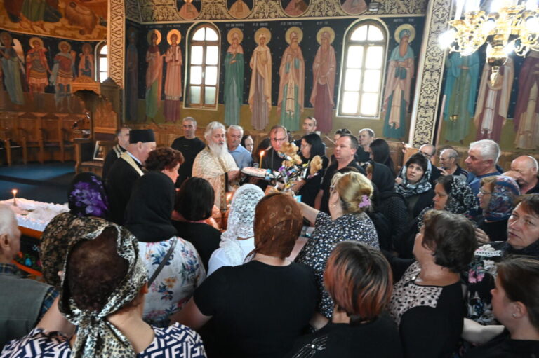 Înmormântarea Mamei Magdalena Borșa, Frumosu, Fărcașa, Neamț