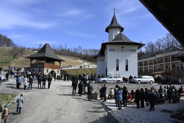 Duminica a 3-a din Post (a Sfintei Cruci) si Parastas, Manastirea Stramba, Bistrita-Nasaud