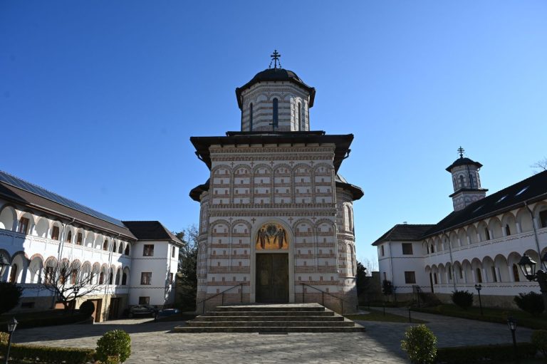 Sfanta Liturghie si Parastas de 40 de zile pentru monahia Maria, Manastirea Mihai Voda, Turda, Cluj